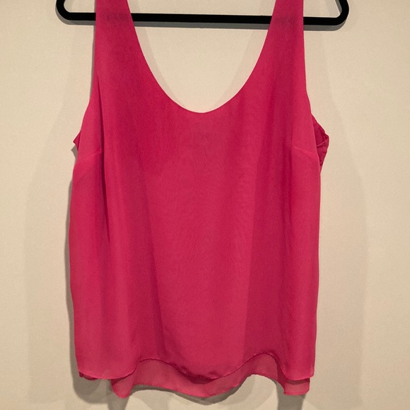 Old Navy Tops - 🪩2/$10 Old Navy Pink Flowy Tank